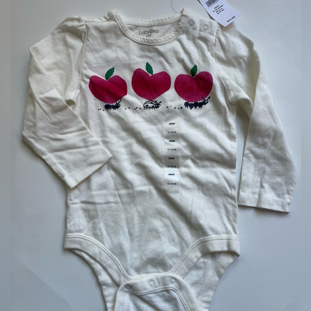 NWT-BabyGap long sleeve one piece (apples, lady bug, worm) 🥰